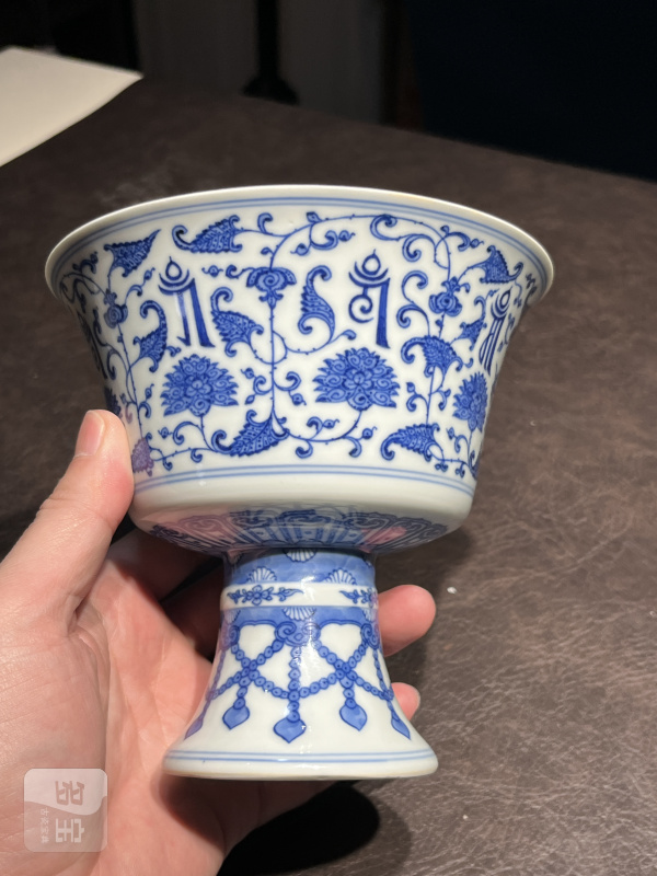 清乾隆 青花缠枝莲托八宝纹高足杯 - 图13